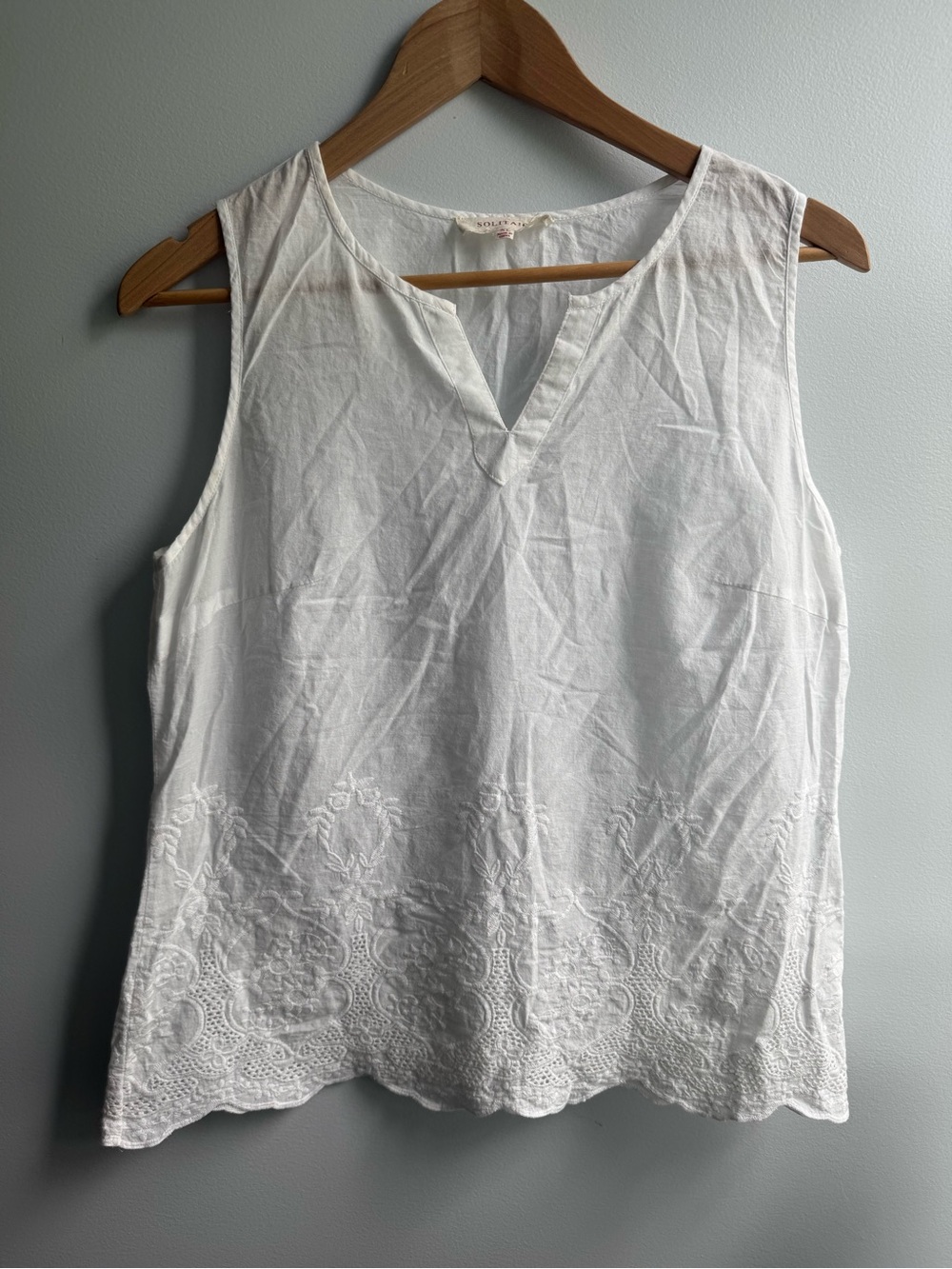 Solitaire White Sleeveless Embroidered Cotton Camisole